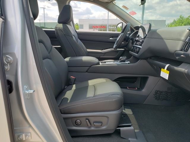 2025 Nissan Pathfinder SL photo 25