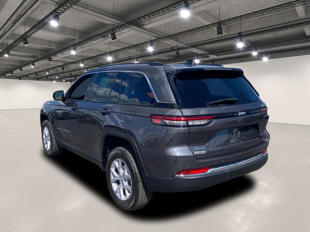 2022 Jeep Grand Cherokee Limited photo 2