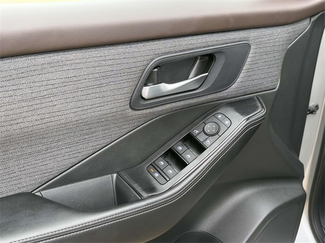 2023 Nissan Rogue SV photo 23
