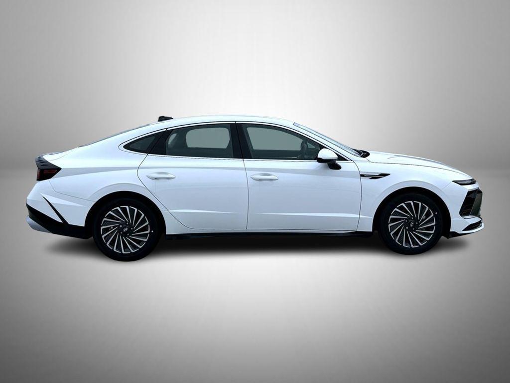 2025 Hyundai Sonata Hybrid SEL photo 4