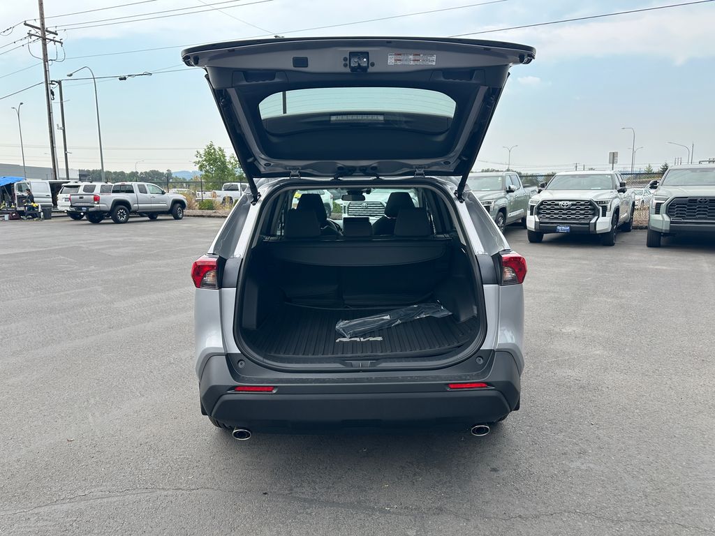 2025 Toyota RAV4 XLE photo 11