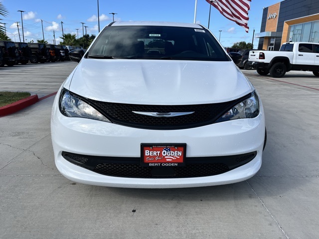 2026 Chrysler Voyager LX photo 2