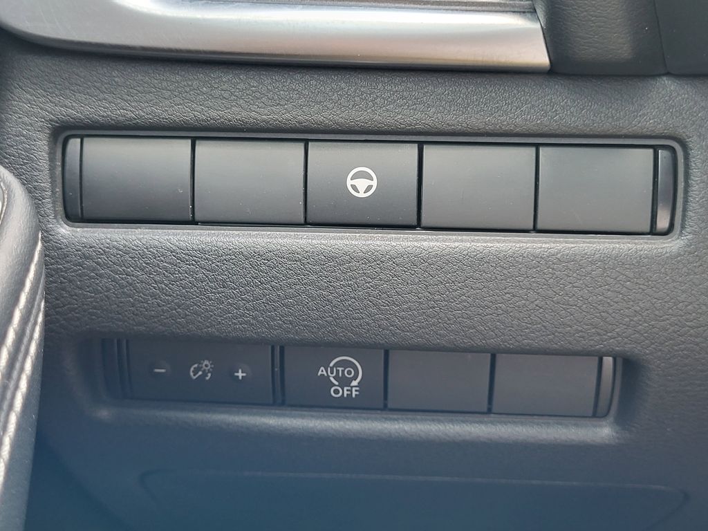 2023 Nissan Rogue SV photo 14
