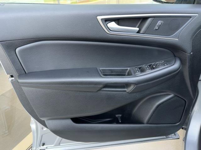 2022 Ford Edge SEL photo 34