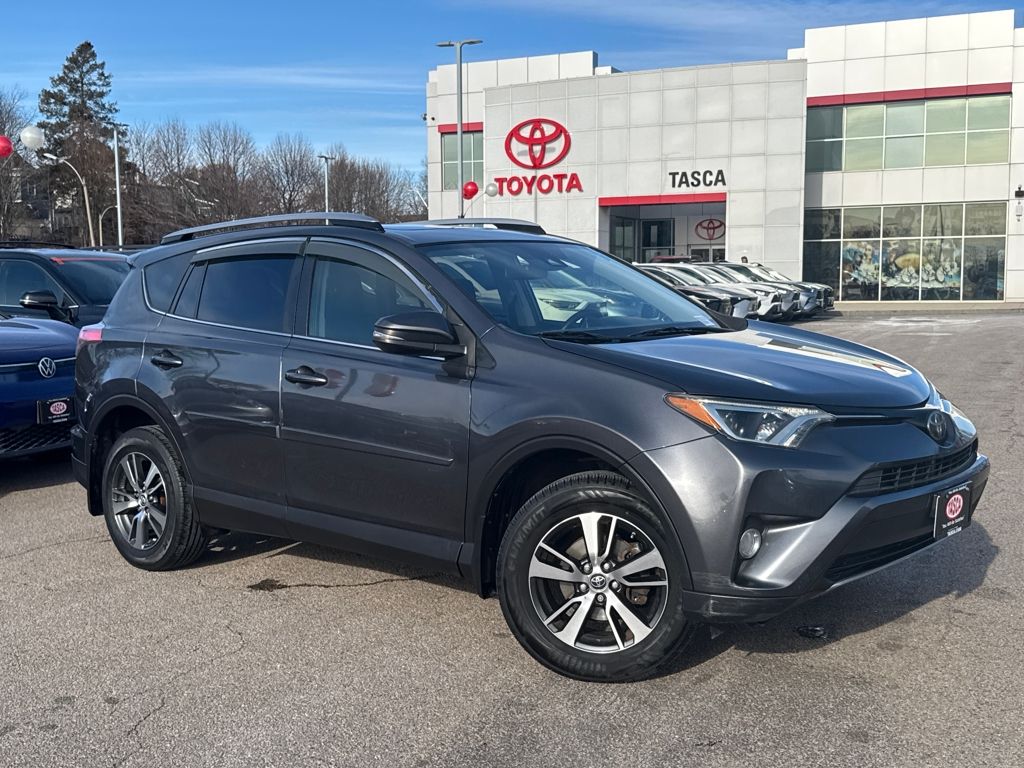 2018 Toyota RAV4 XLE's photo