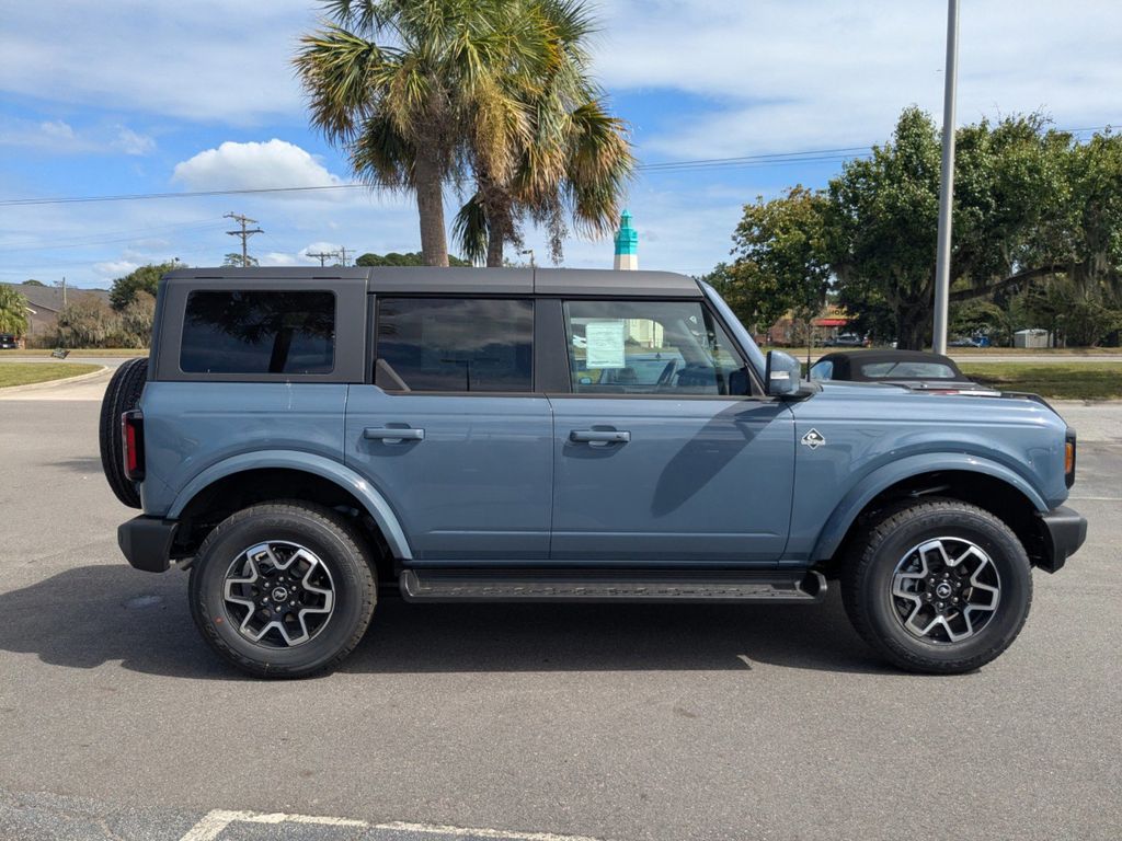 2025 Ford Bronco Outer Banks photo 3
