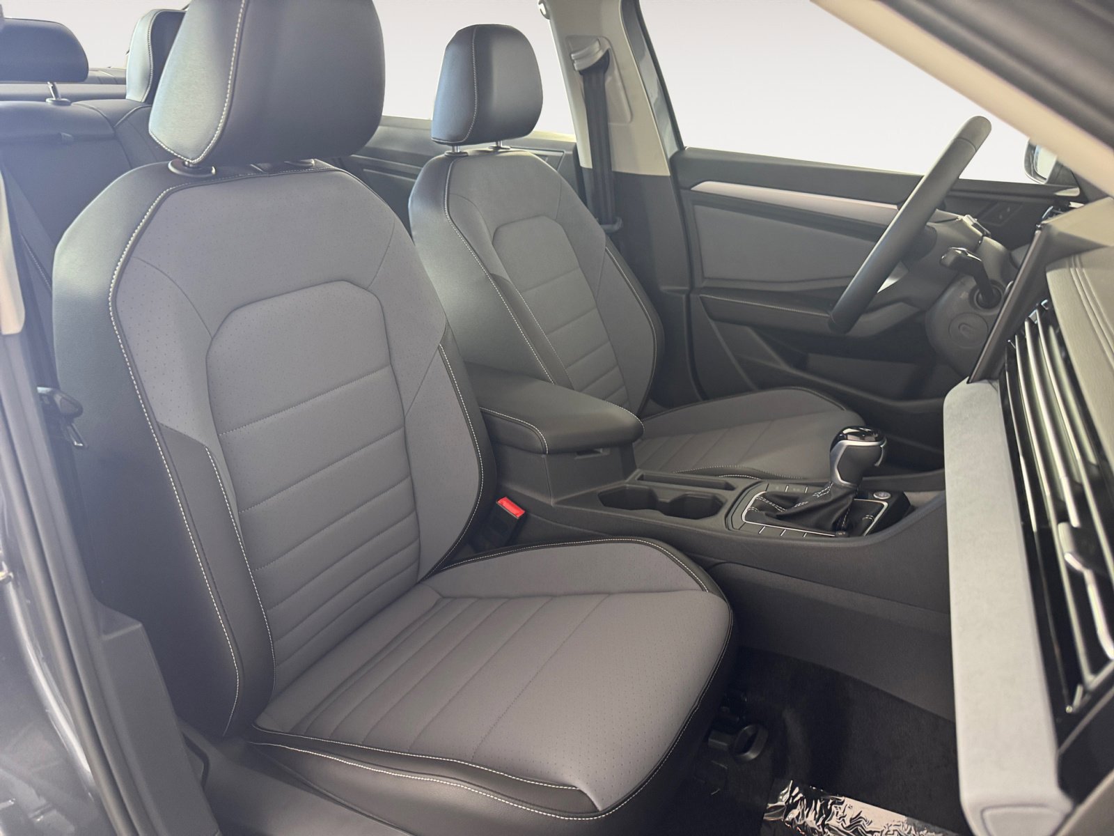 2025 Volkswagen Jetta SE photo 17