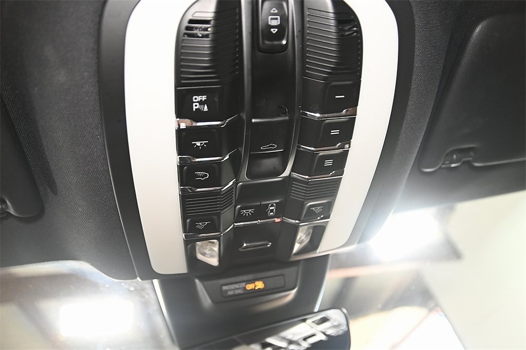 2019 Porsche Macan Base photo 16