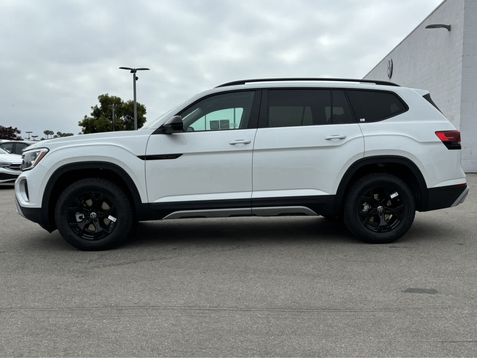 2024 Volkswagen Atlas Peak Edition SEL photo 6