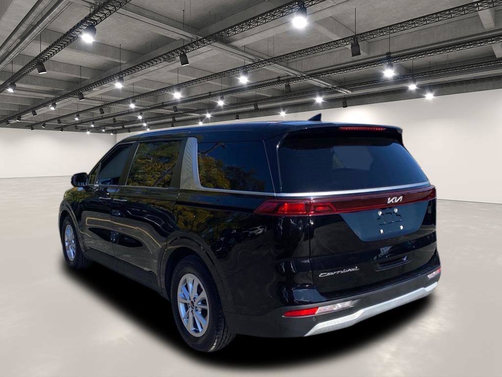 2022 Kia Carnival LXS photo 3