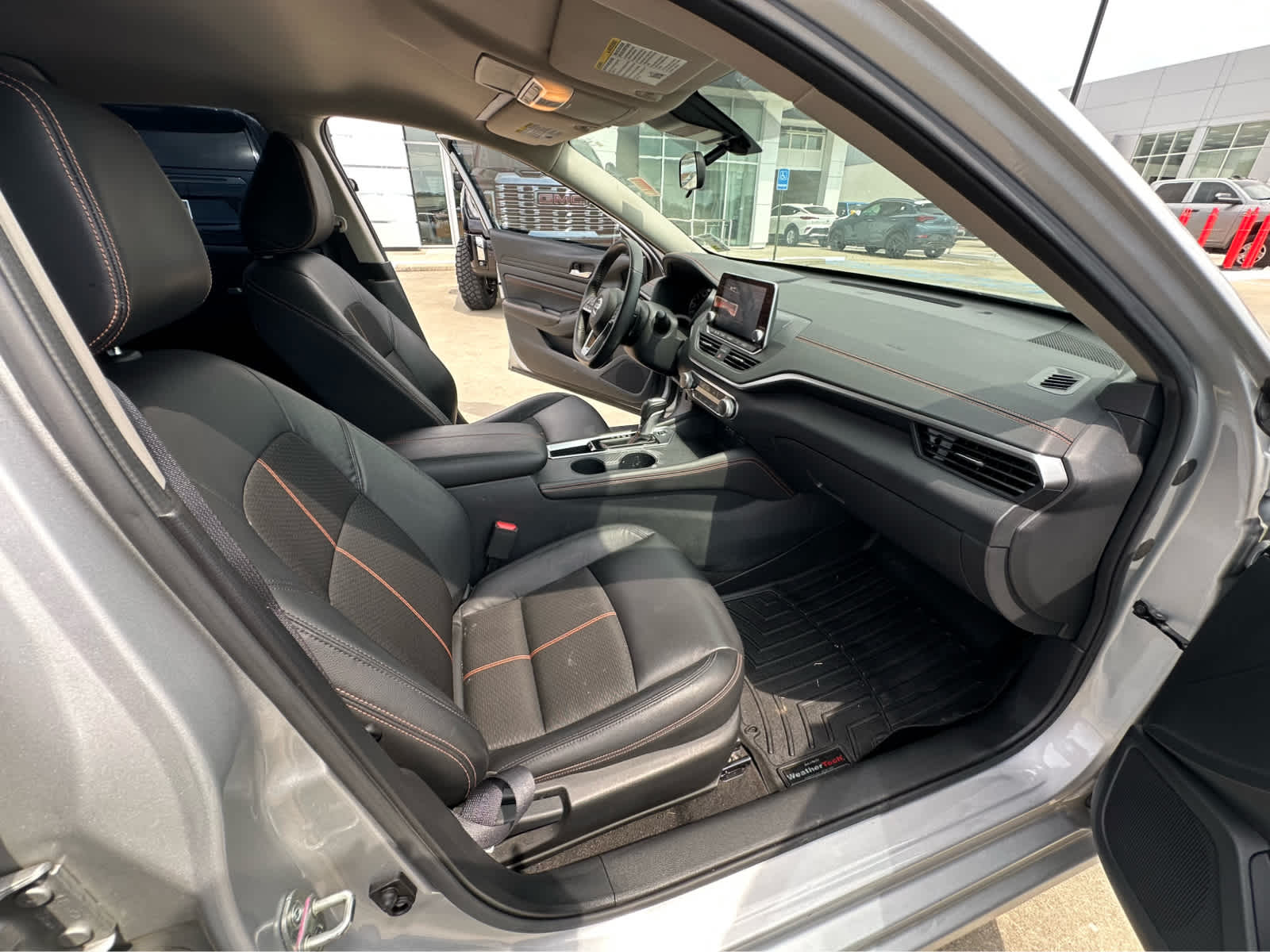 2022 Nissan Altima 2.5 SR photo 13