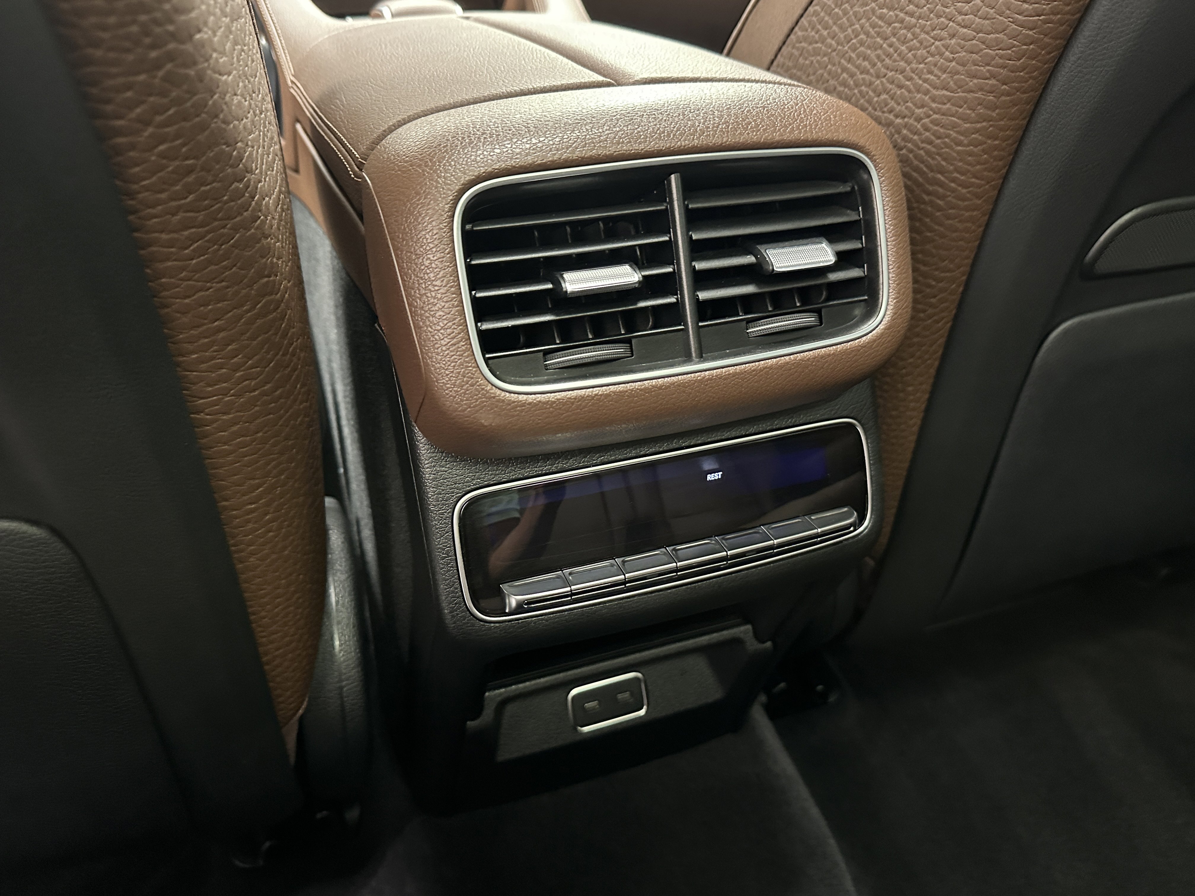 2024 Mercedes Benz GLS 450 4MATIC photo 11
