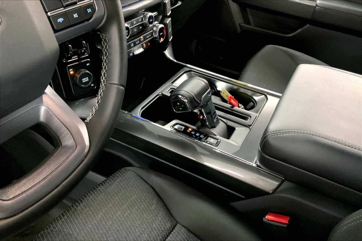 2023 Ford F-150 XLT photo 13