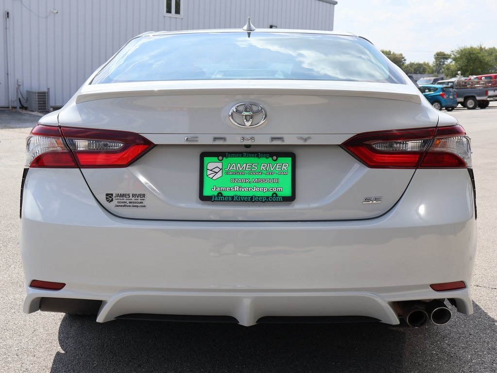 2022 Toyota Camry SE photo 4