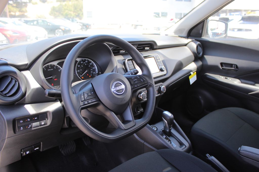 2025 Nissan Kicks Play S photo 10