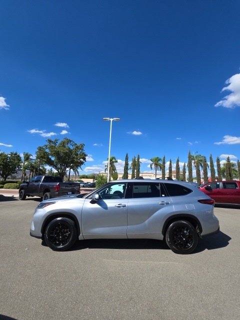 2021 Toyota Highlander L photo 14
