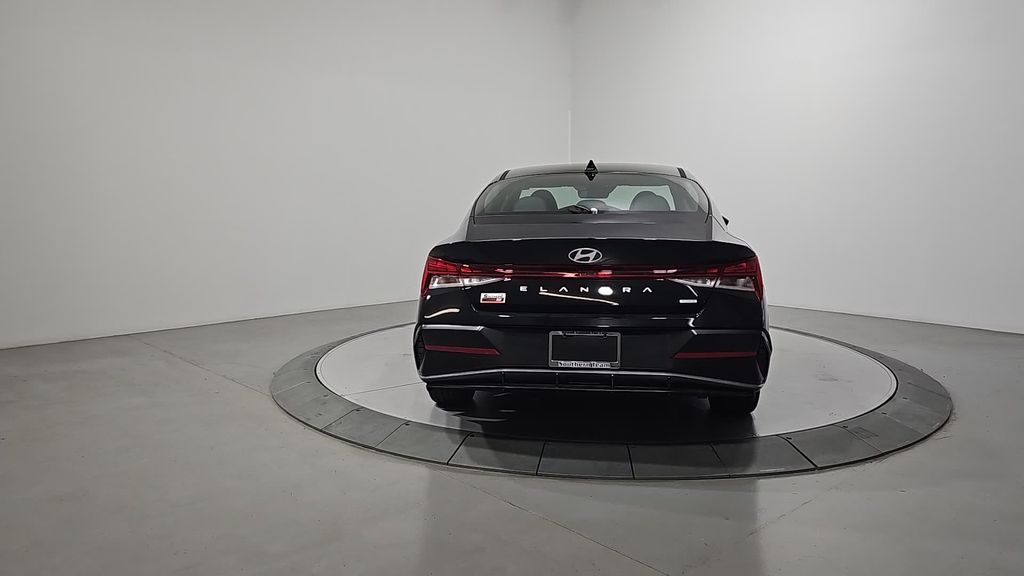 2025 Hyundai Elantra Hybrid Limited photo 4