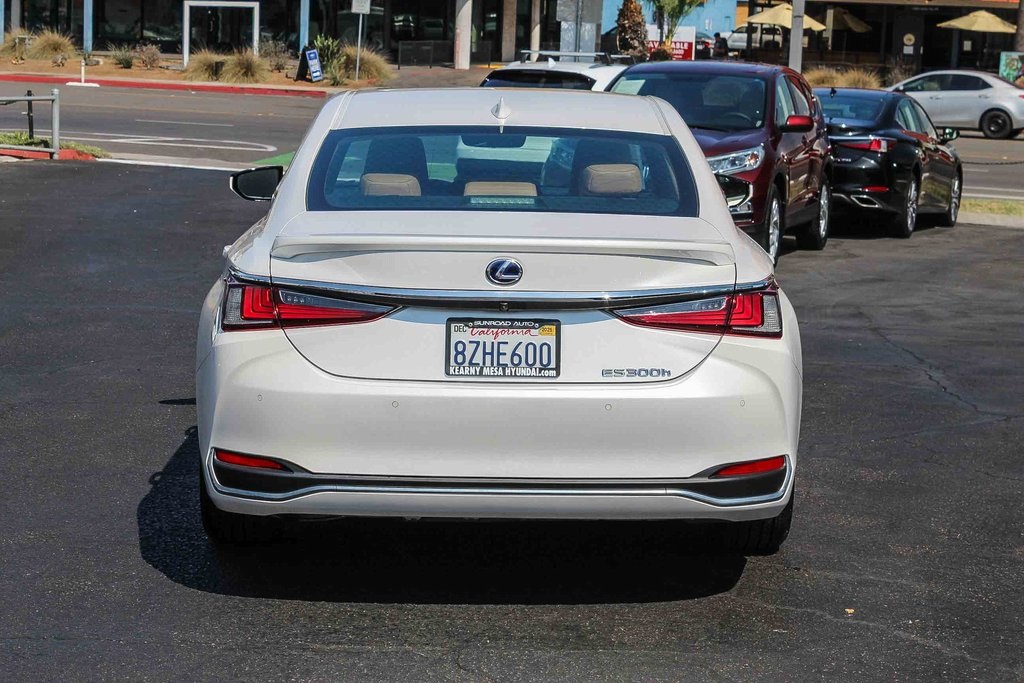 2022 Lexus ES 300h photo 8