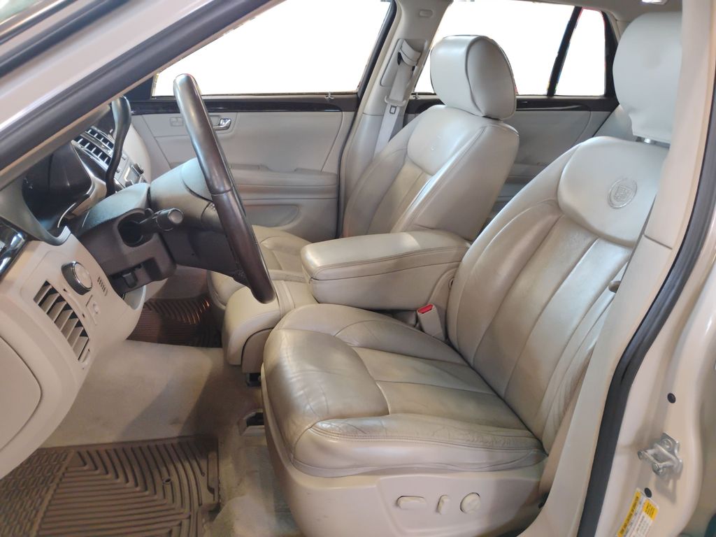 2011 Cadillac DTS Luxury photo 12