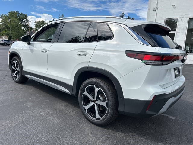 2025 Volkswagen Tiguan SE photo 3