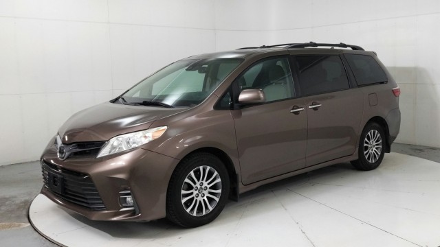 2020 Toyota Sienna XLE