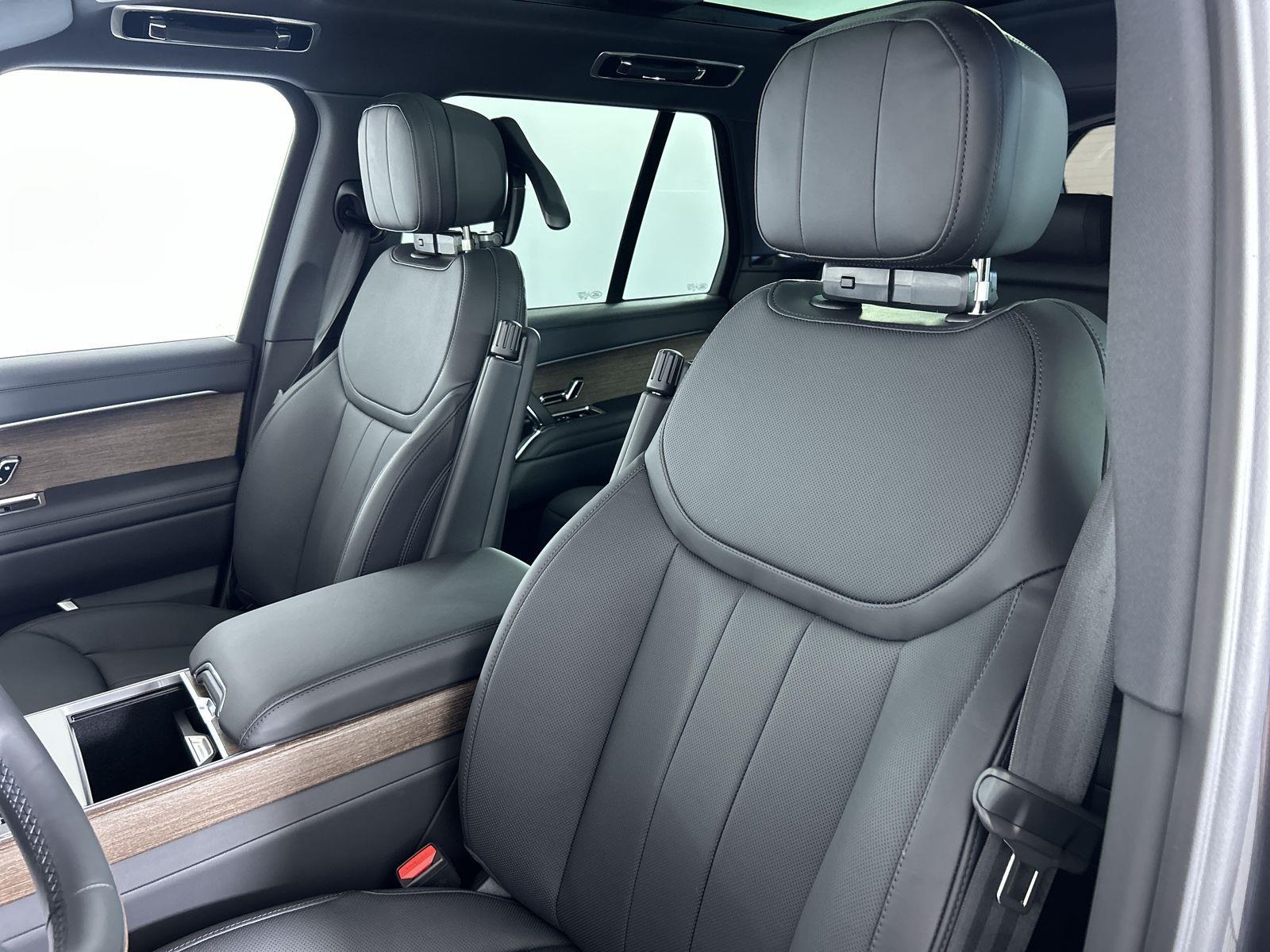 2025 Land Rover Range Rover SE photo 23
