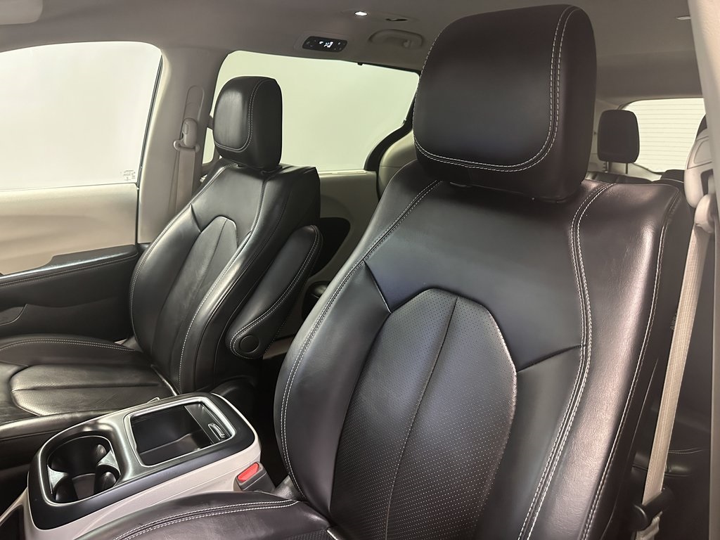 2023 Chrysler Pacifica Touring L photo 7