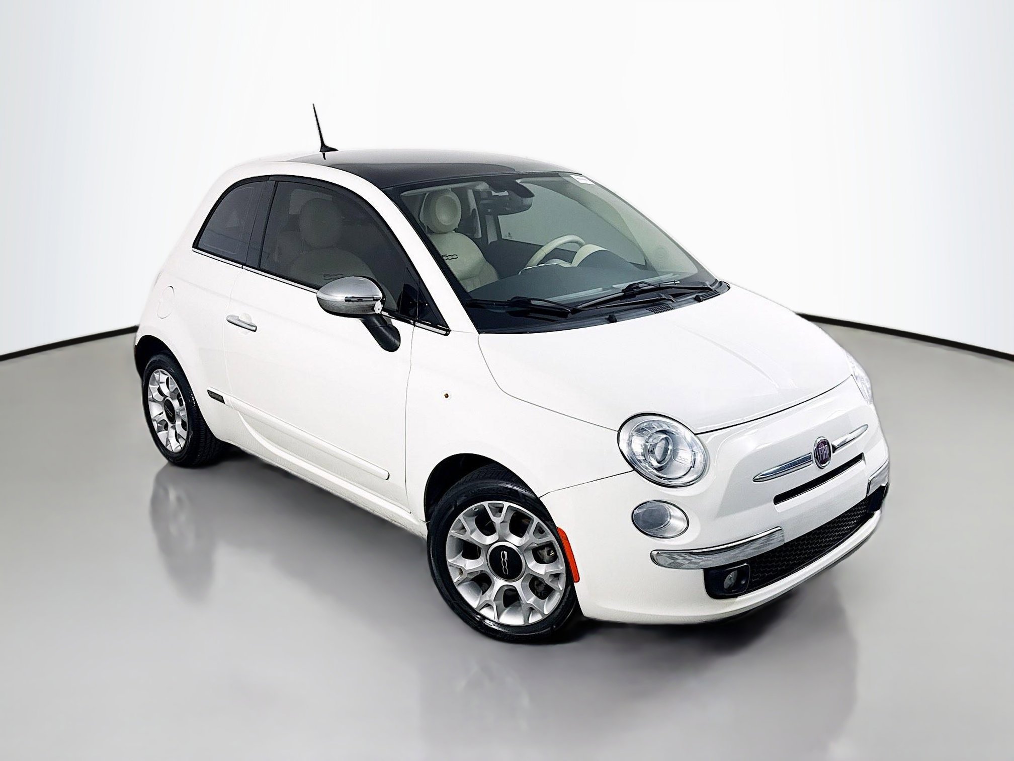 2017 FIAT 500 Lounge's photo