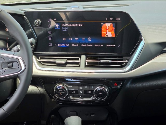 2025 Chevrolet Trax ACTIV photo 2