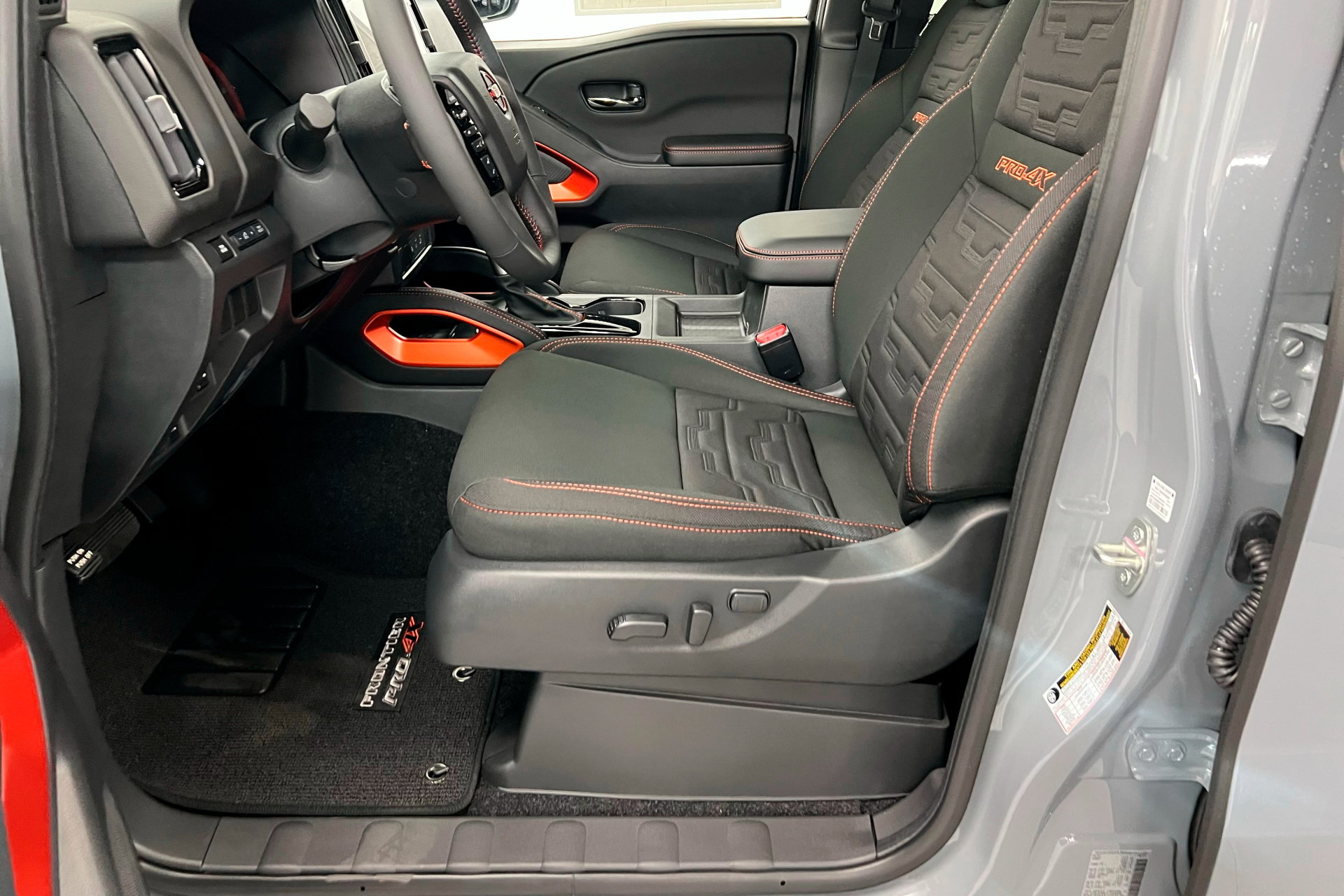 2025 Nissan Frontier PRO-4X photo 16