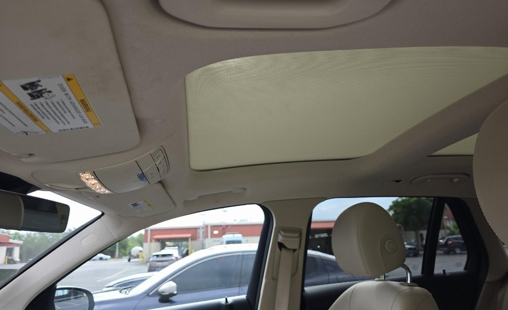 2022 Mercedes Benz GLC 300 photo 4