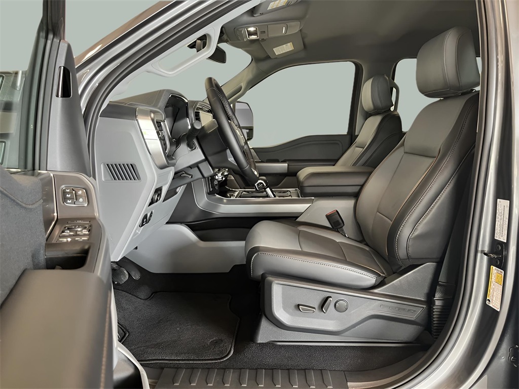 2025 Ford F-150 Lariat photo 16