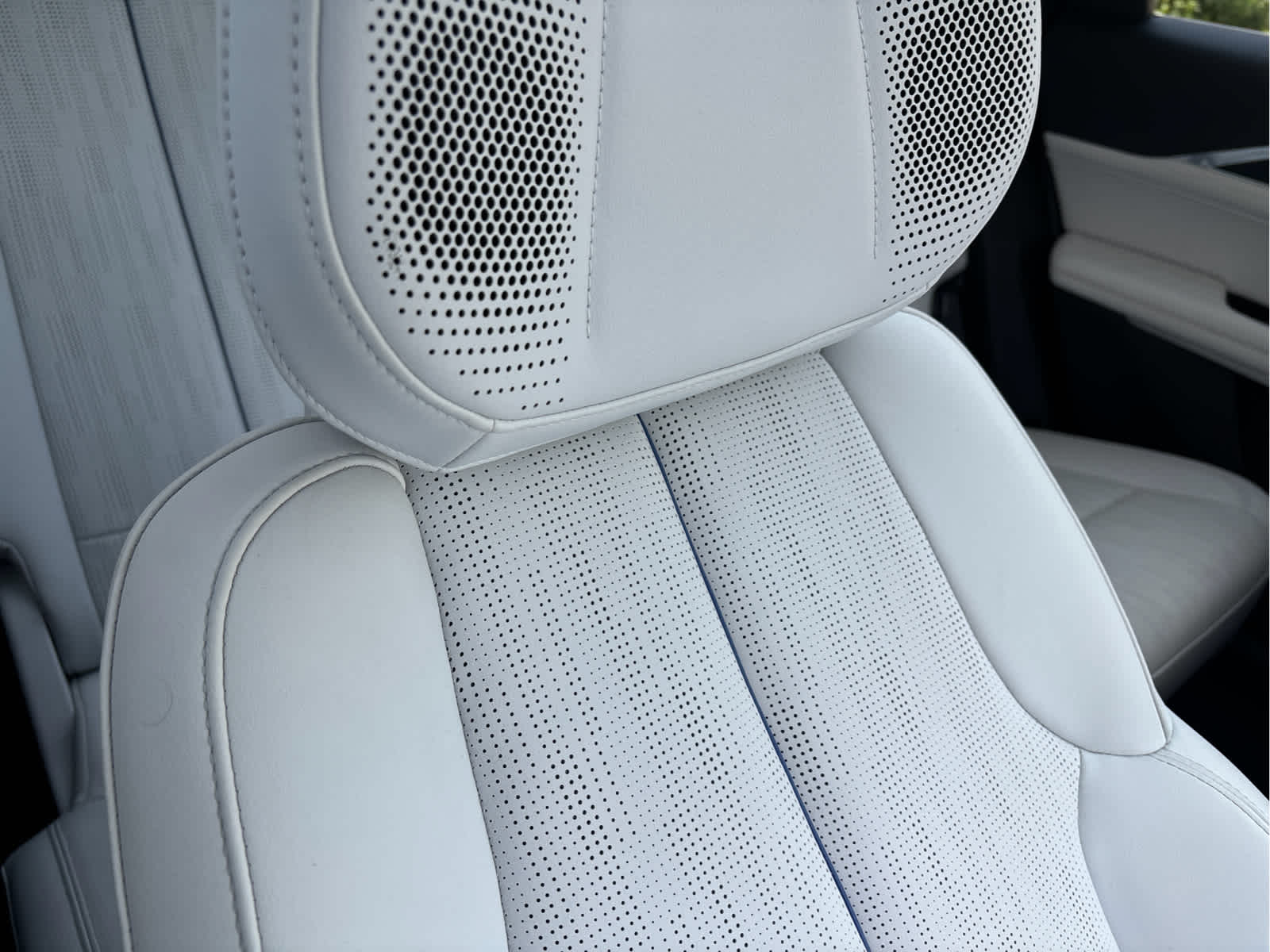2023 Cadillac Lyriq Luxury photo 7