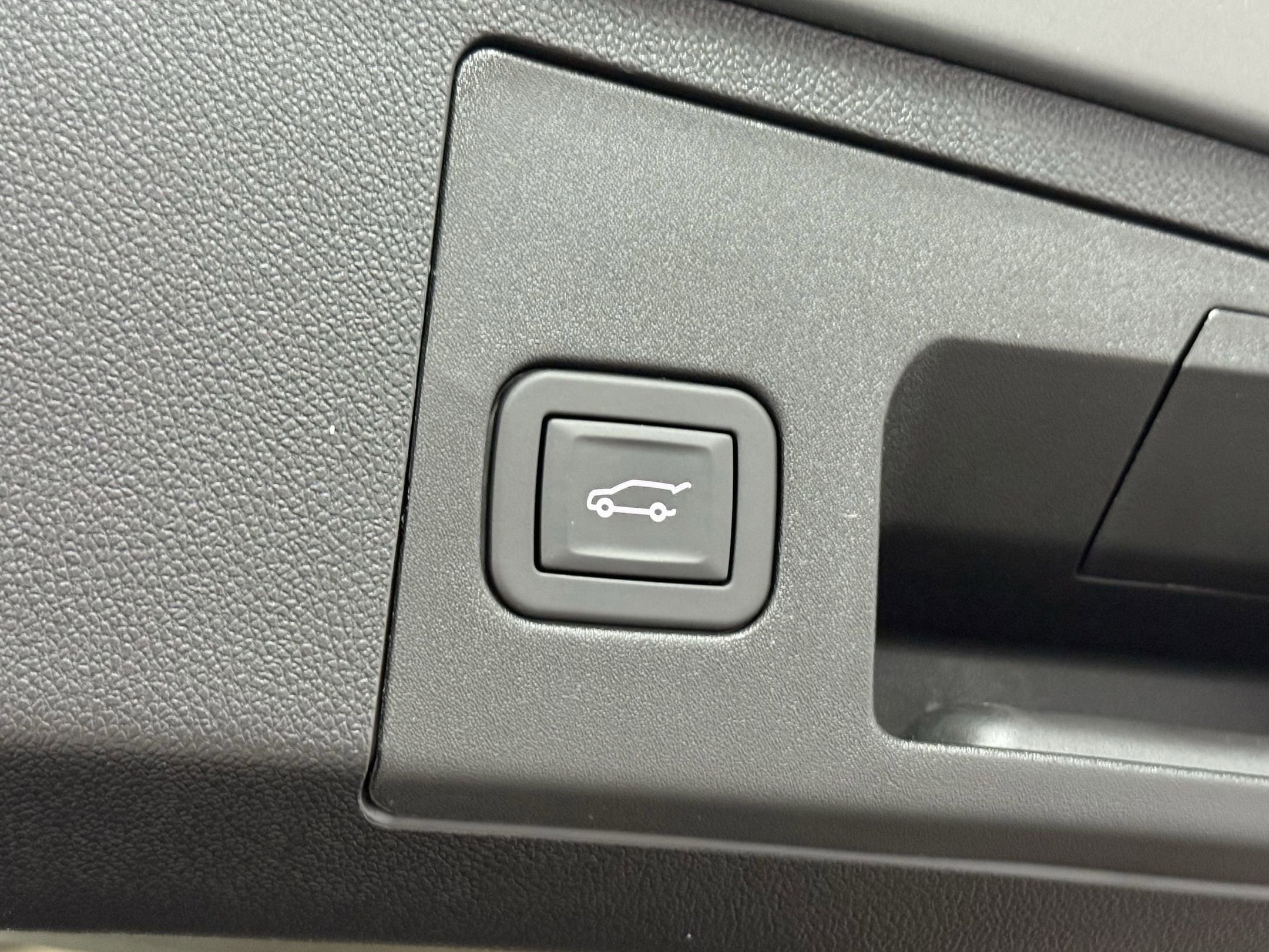 2025 Cadillac XT4 Premium Luxury photo 35