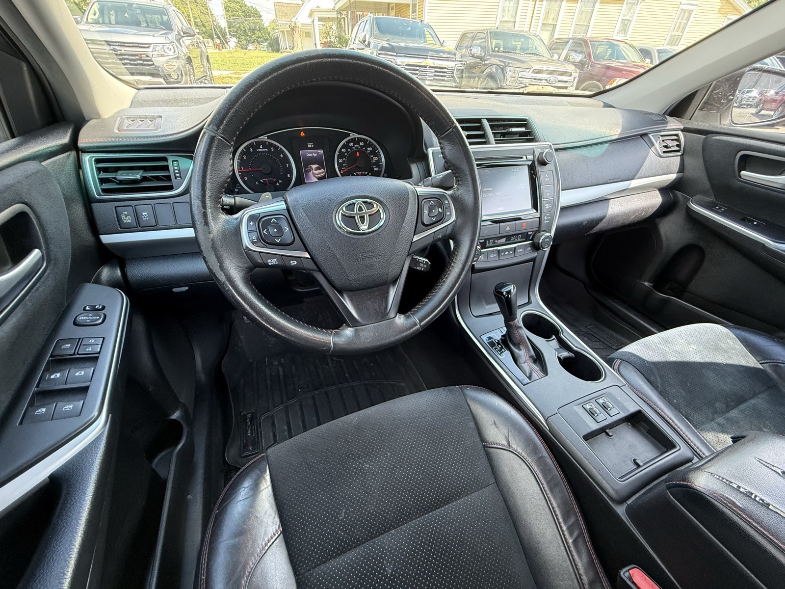 2015 Toyota Camry XSE photo 13