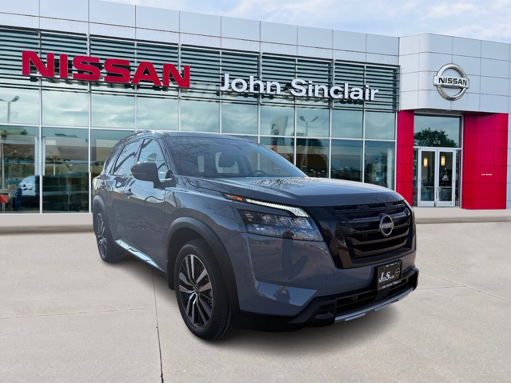 2025 Nissan Pathfinder Platinum's photo