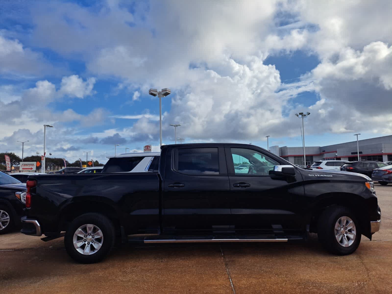 2024 Chevrolet Silverado 1500 LT photo 3