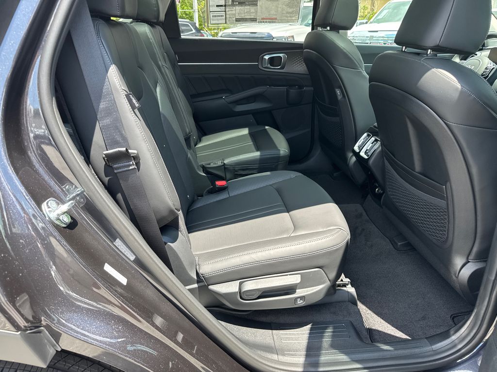 2025 Kia Sorento SX photo 15