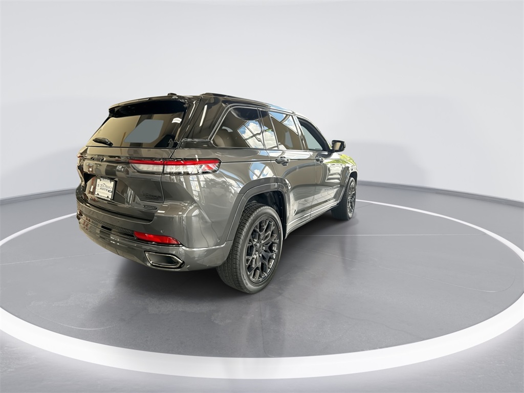 2025 Jeep Grand Cherokee Summit photo 8