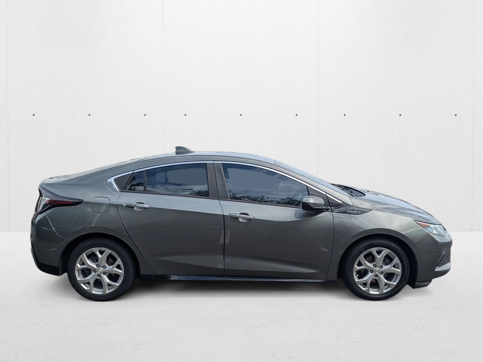 2017 Chevrolet Volt Premier photo 4