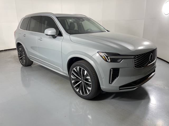 2025 Volvo XC90 B5 AWD Plus photo 2