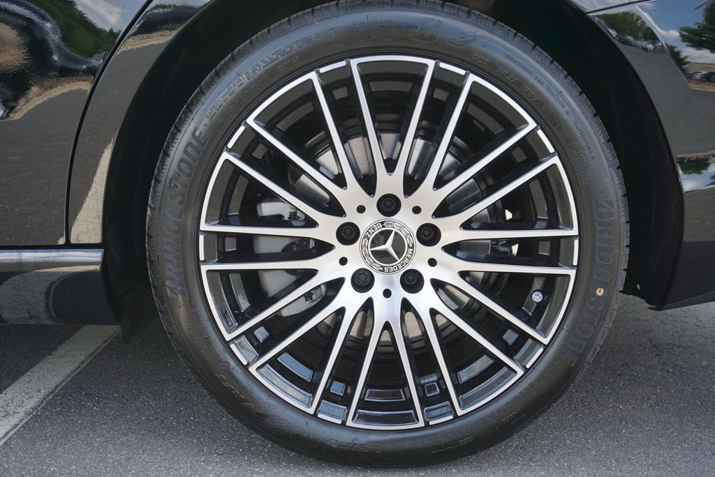 2025 Mercedes Benz C 300 photo 17