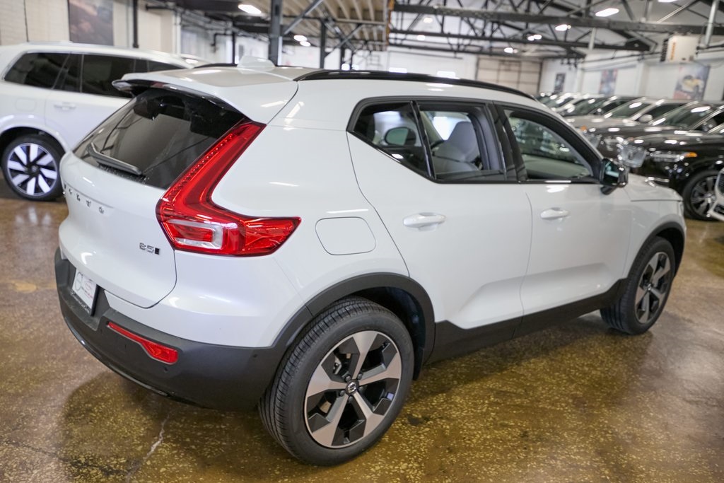 2026 VOLVO XC40 - Image 7