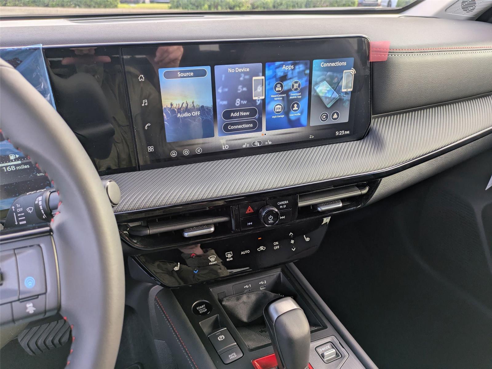 2026 Nissan Kicks SR photo 18