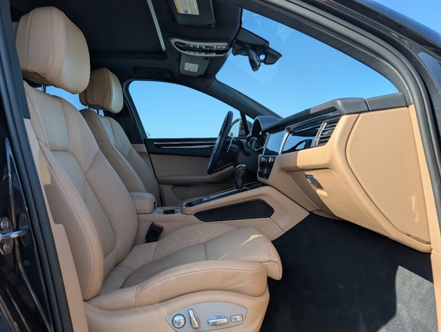 2024 Porsche Macan T photo 17
