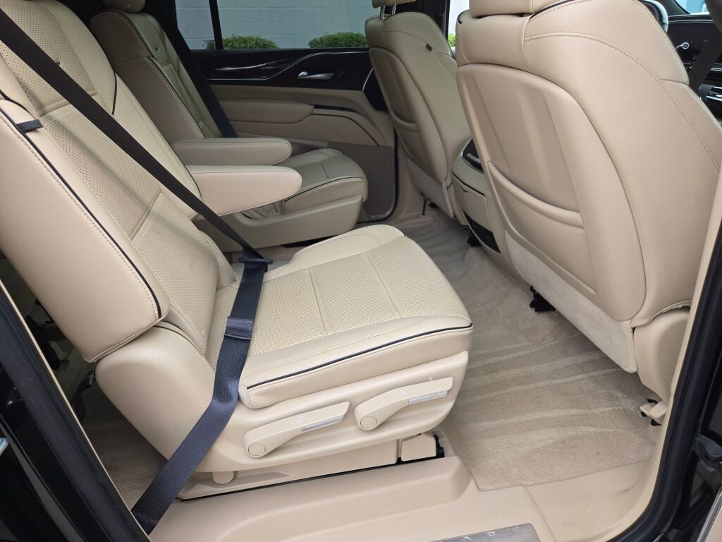 2021 Cadillac Escalade ESV Premium Luxury photo 9