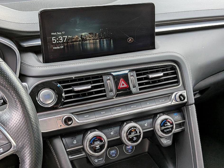 2023 Genesis G70 2.0T photo 20