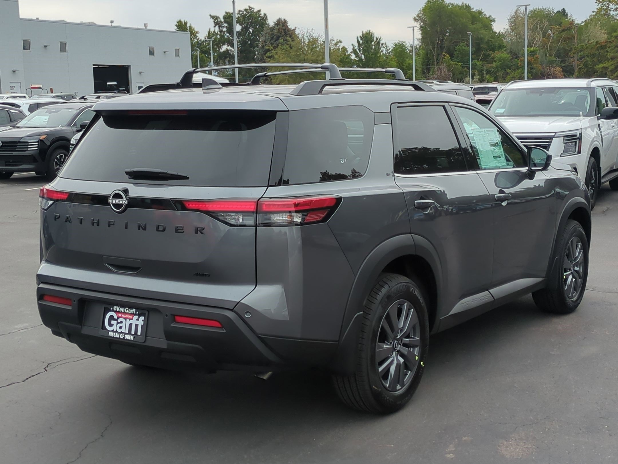 2025 Nissan Pathfinder SV photo 3