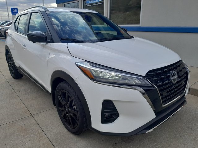 2024 Nissan Kicks SR photo 3