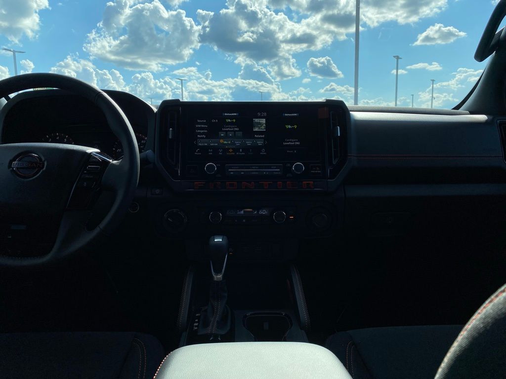 2025 Nissan Frontier PRO-4X photo 17